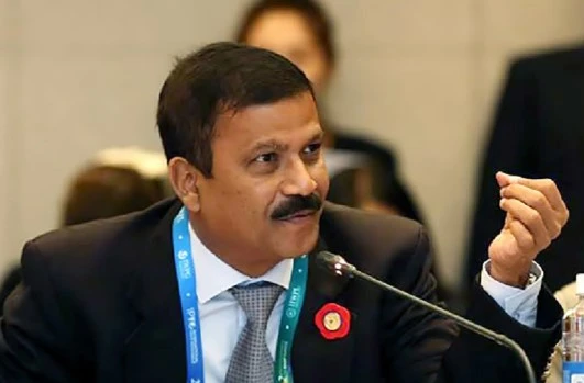 বিদেশ গমনে দুর্নীতি-ভোগান্তি অনেক কমেছে : আসিফ নজরুল